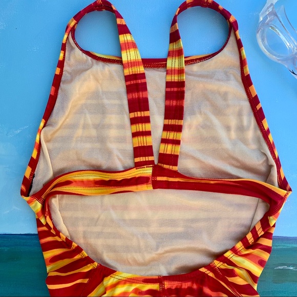 - SOLD - Nike Swim Suit Women’s Size Small - Picture 8 of 8